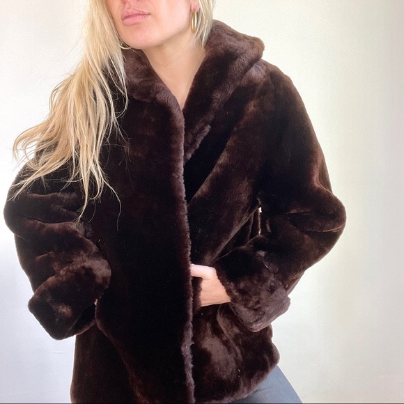 Vintage Brown Mob Wife Aesthetic Faux Fur Coat Size Medium to Large - Picture 4 of 16